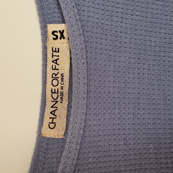 Blue daisy crop top - Picture 3 of 3